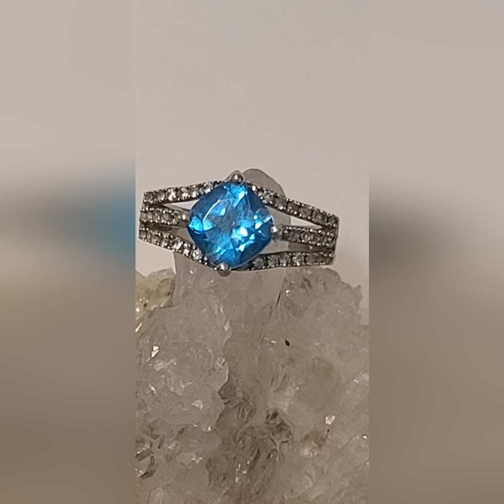 Beautiful Blue Topaz .925 cz stones size 6.5